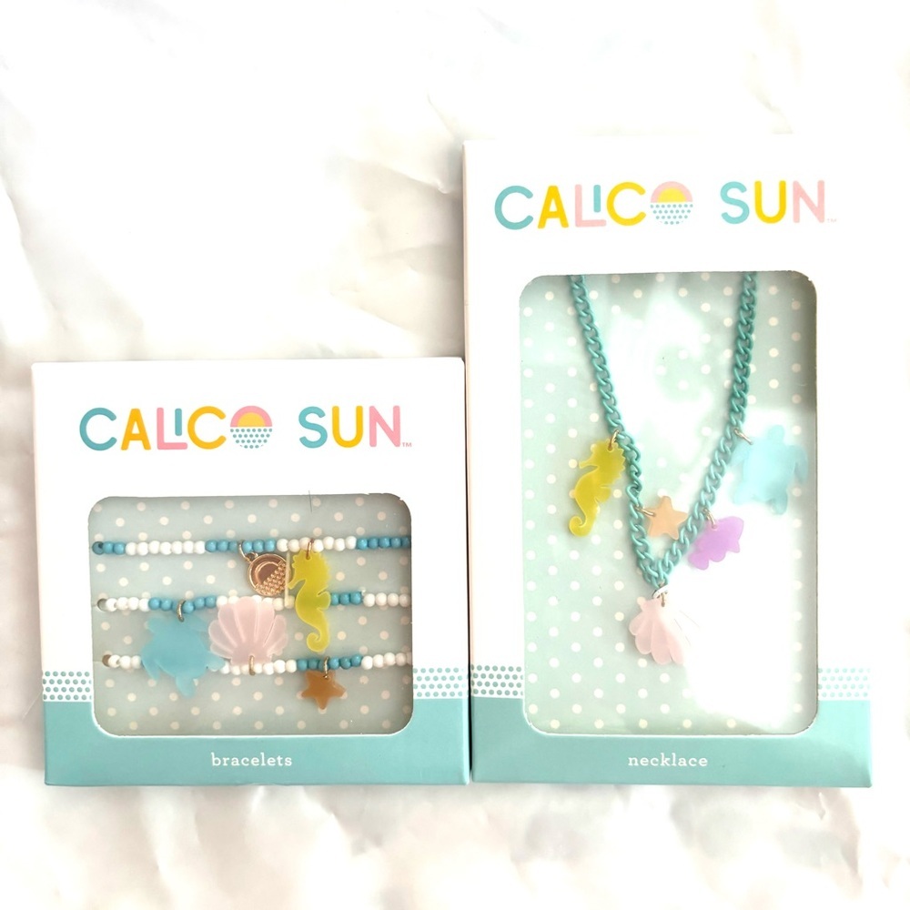 Bracelets and necklace Seahorse turtle shell set. NWT 4 pc set